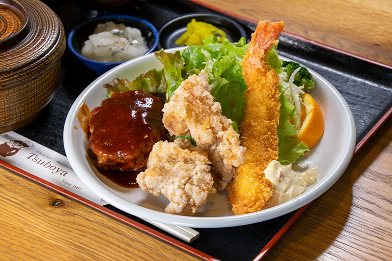 ファミリーレストランつぼや